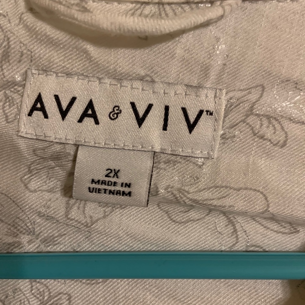 Button front blouse - Picture 2 of 3